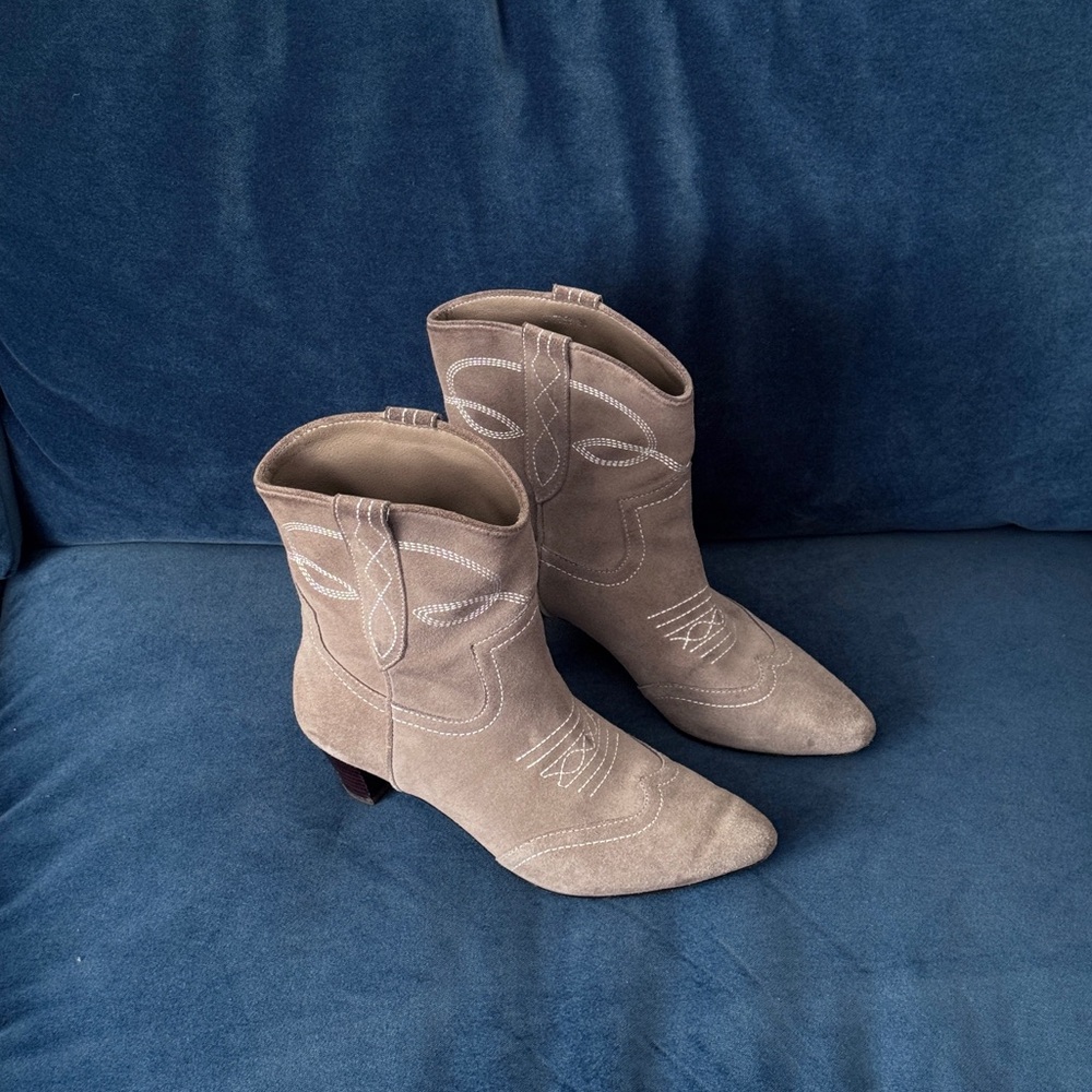 ANTHROPOLOGIE X SILENT D Size
36 TAITES KITTEN HEEL ANKLE BOOT